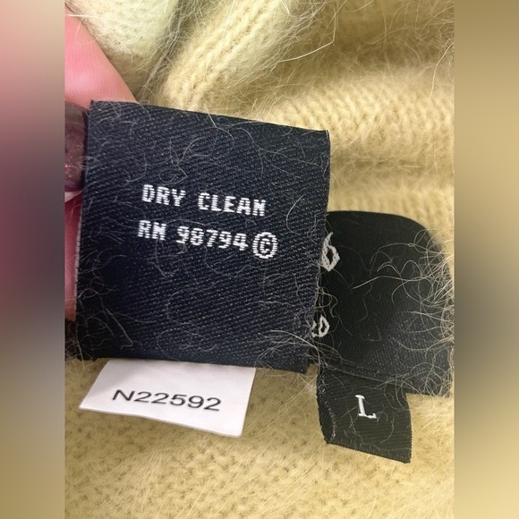 Metro 6 Nina Leonard Women’s Sweater Sleeveless Angora Size L Yellow Turtleneck - Picture 9 of 9